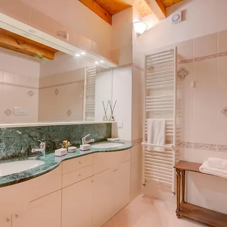Casa vacanze The Emerald Family Retreat With Private Garden - Happy *
