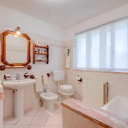 The Emerald Family Retreat With Private Garden - Happy Prázdninový dům *